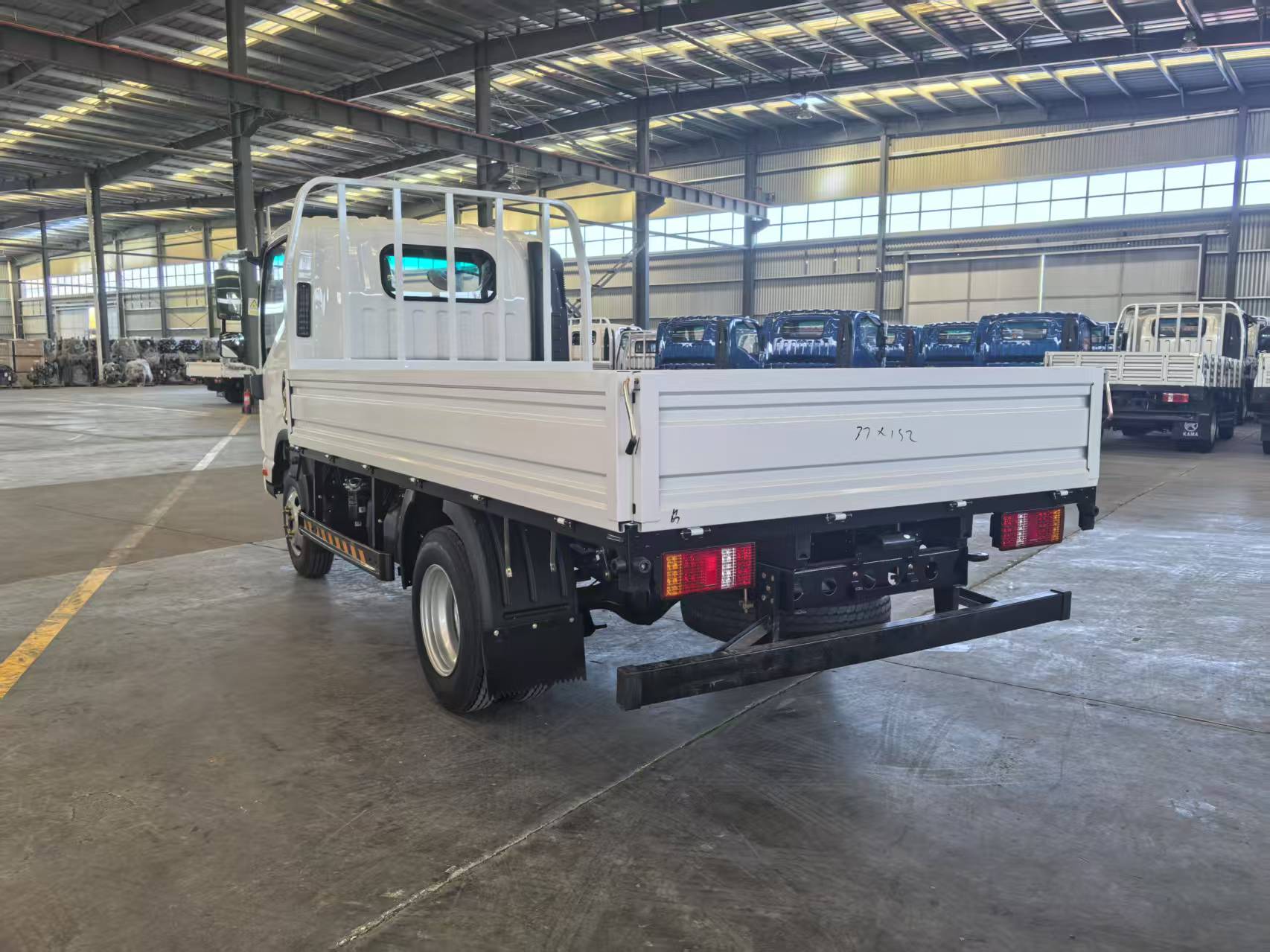 CHENXU 3.5tons diesel light cargo truck with ISUZU 2.8L engine