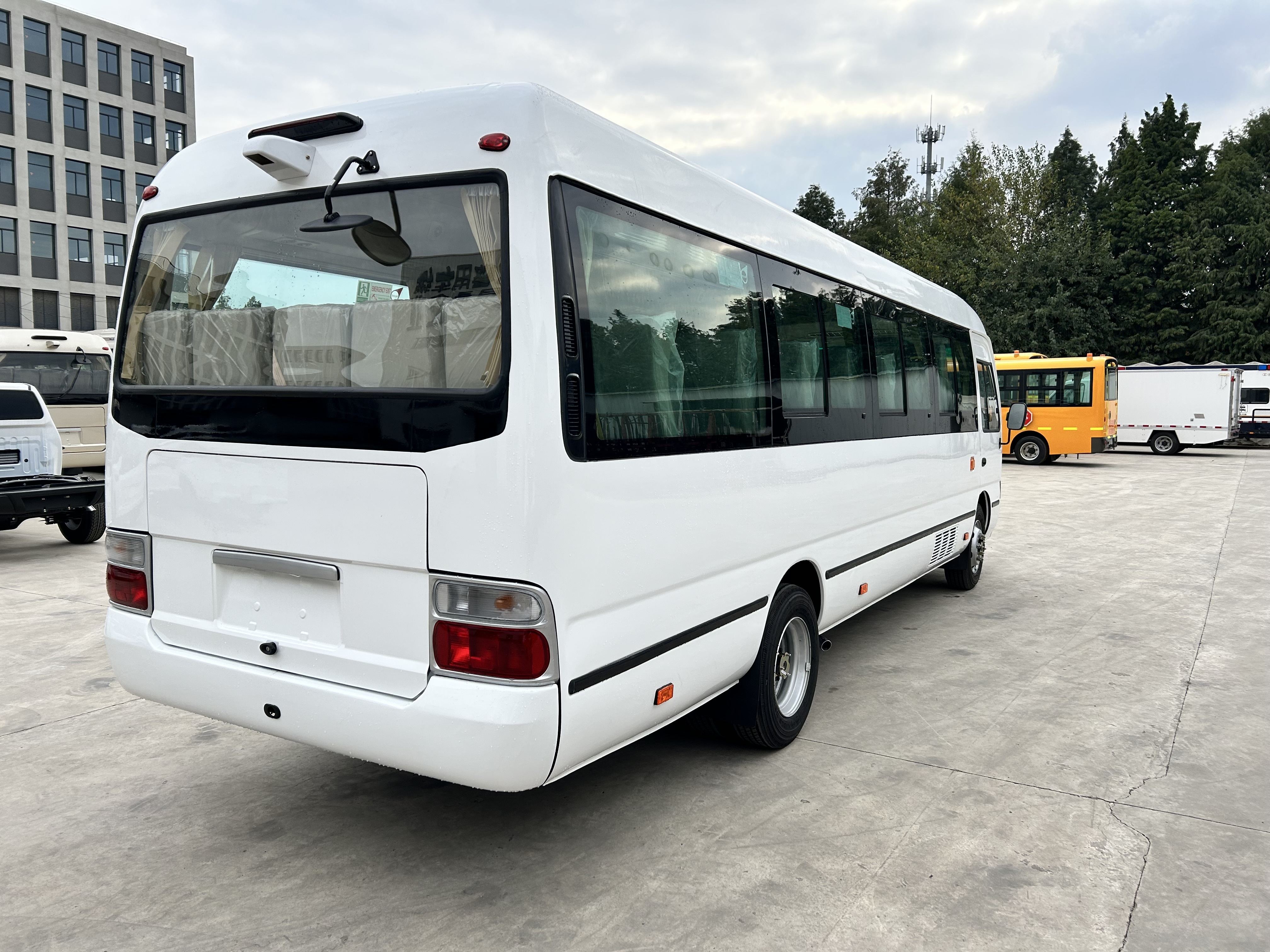 China RHD Coaster Cummins Diesel Engine 31seats Bus