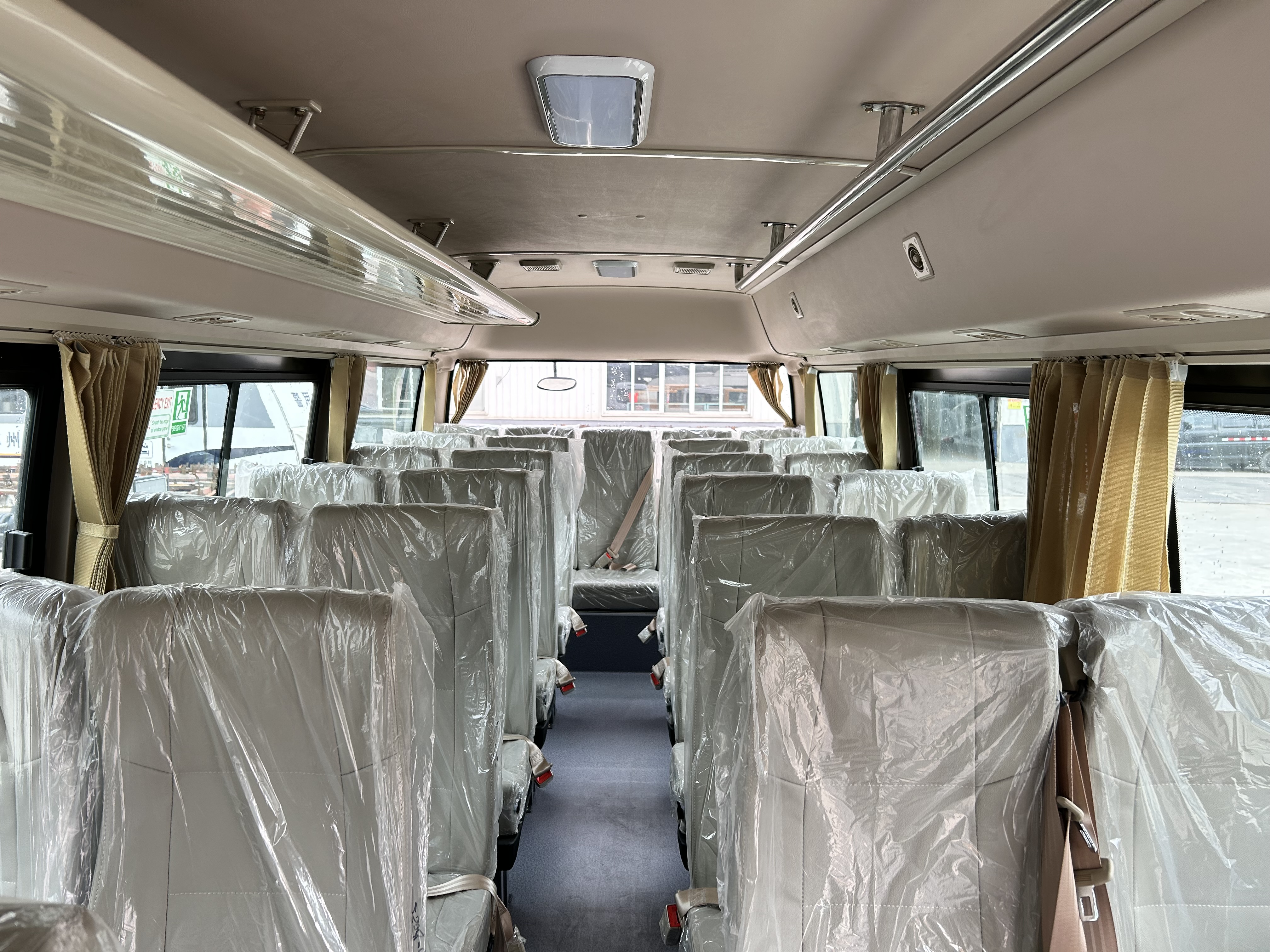 China RHD Coaster Cummins Diesel Engine 31seats Bus