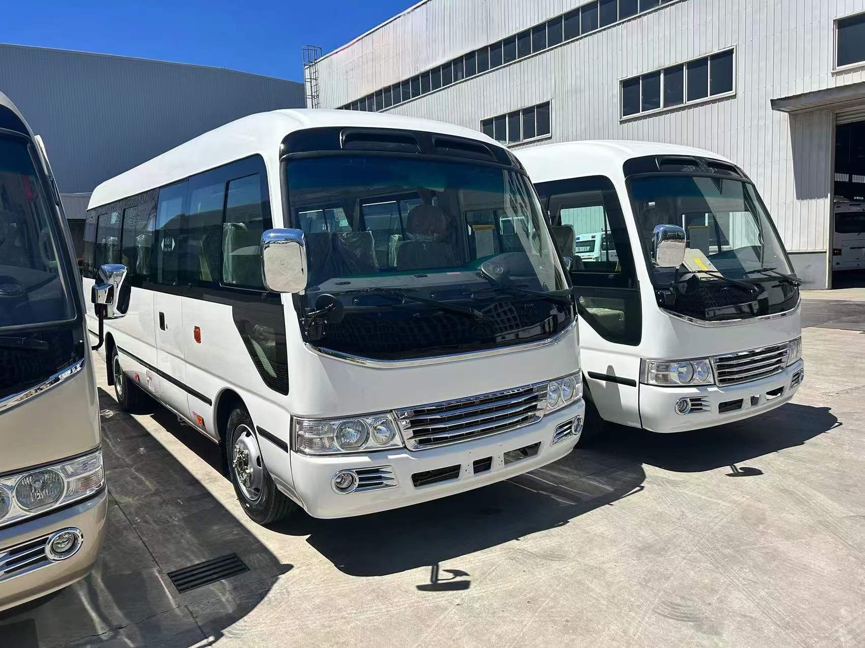 China Coaster 27seats 2.7L Gasoline Engine Bus