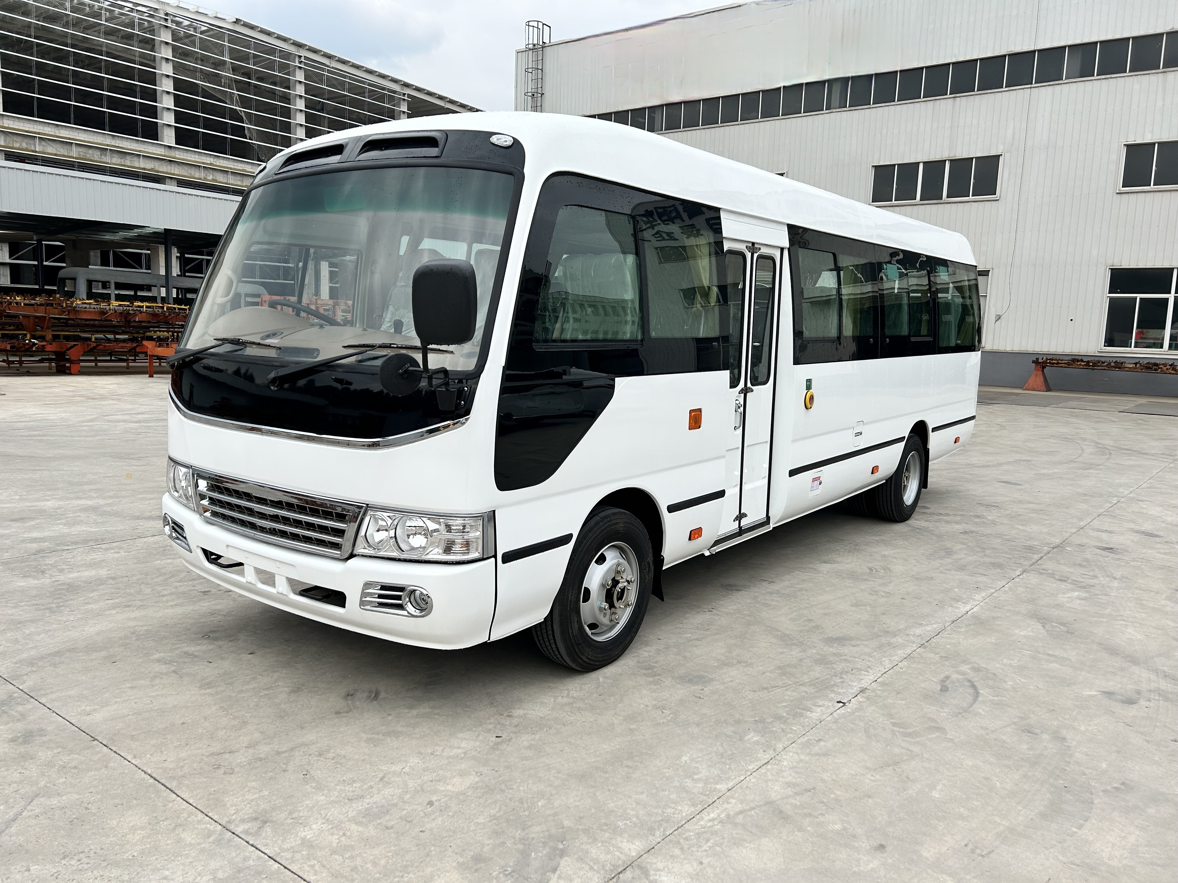 China RHD Coaster Cummins Diesel Engine 31seats Bus