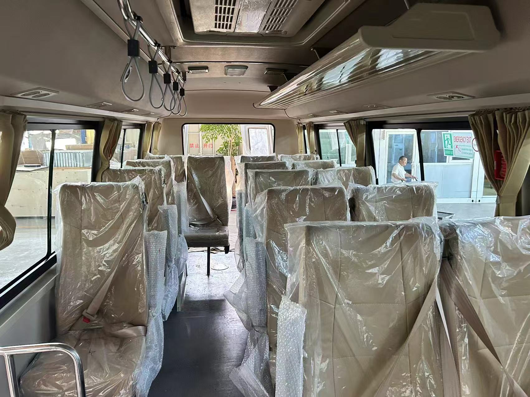 China Coaster 27seats 2.7L Gasoline Engine Bus