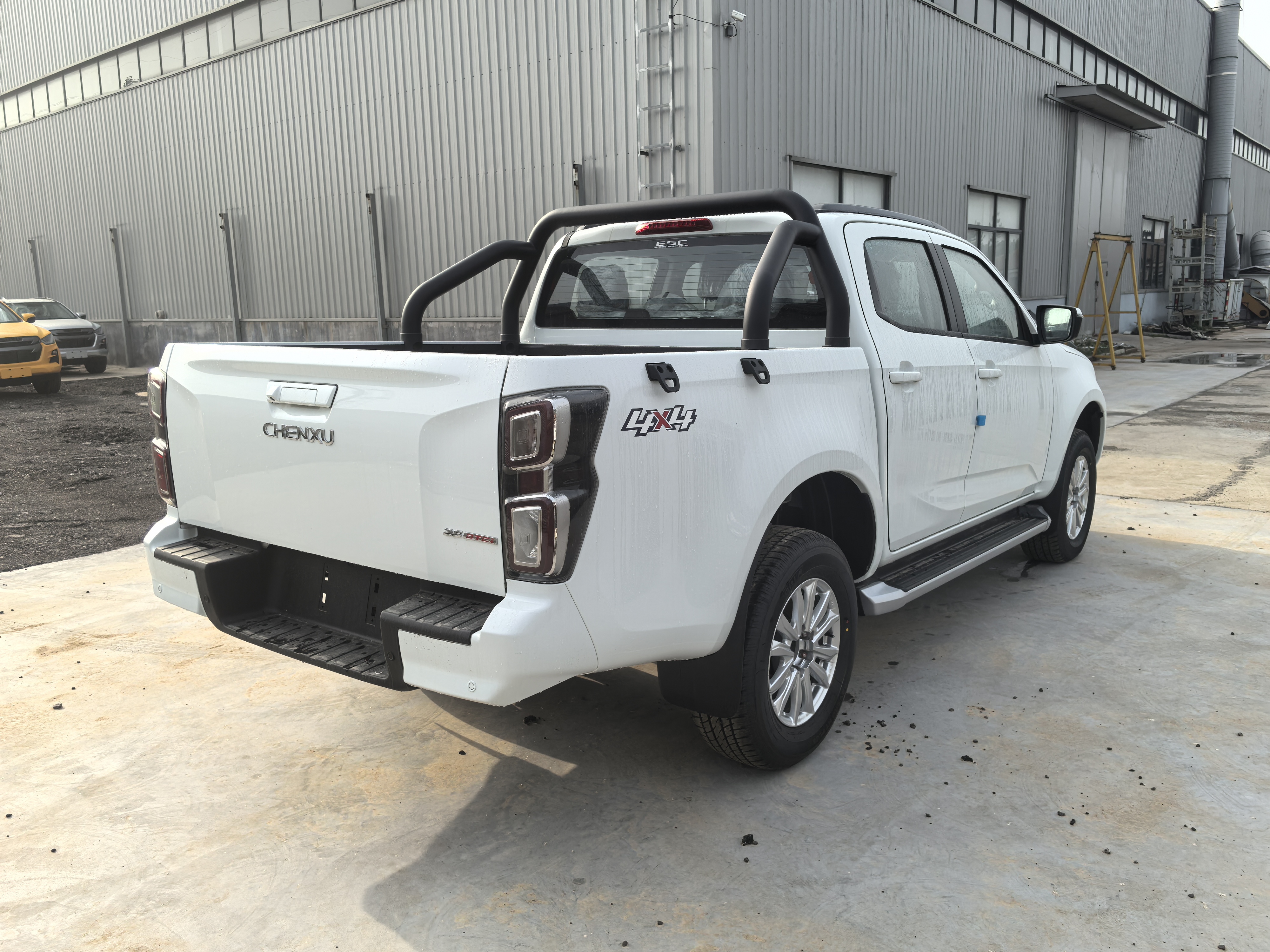 CHENXU 4WD double cabin pickup with 8AT and ISUZU 2.5T diesel engine