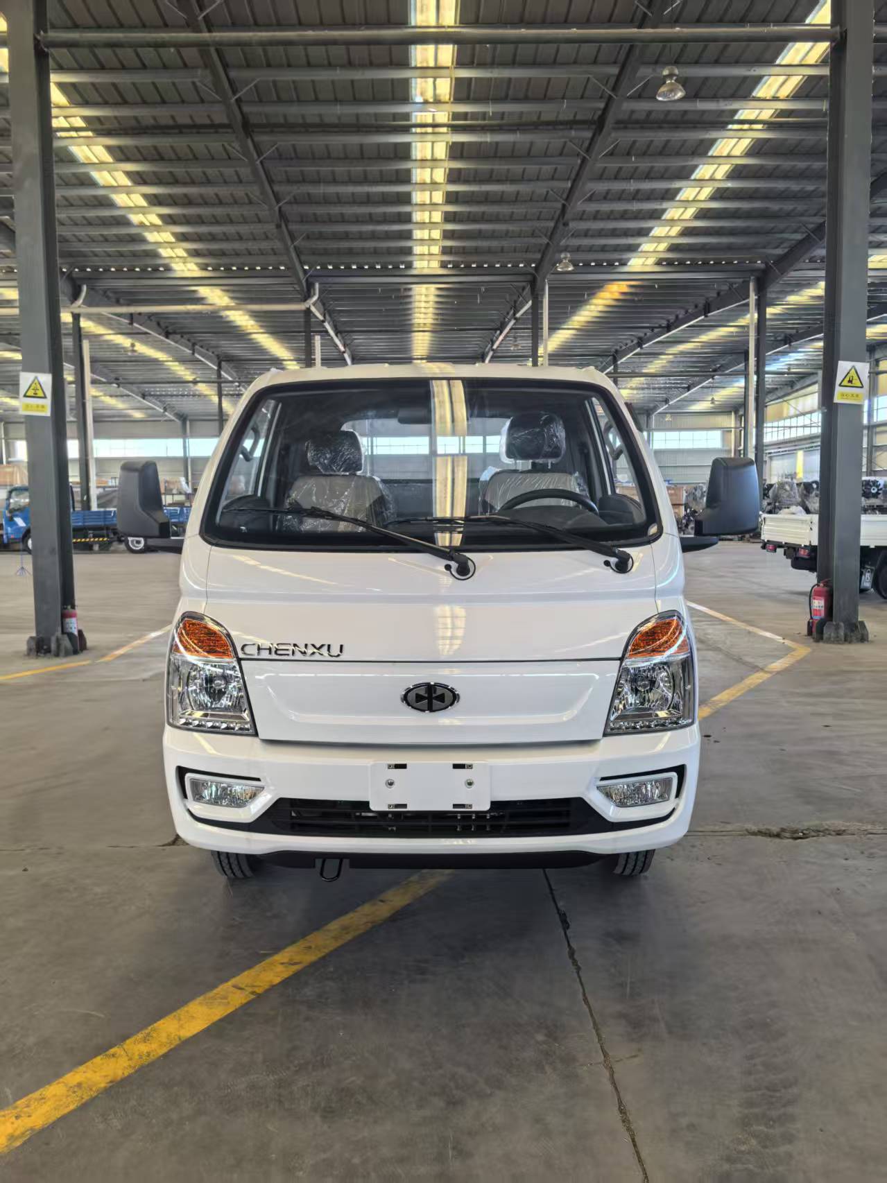 CHENXU 2.5tons diesel light cargo truck with ISUZU 2.8L engine